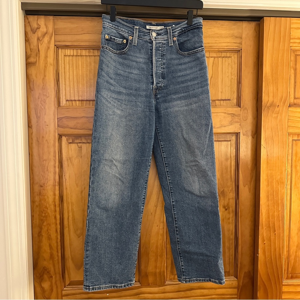 Levi’s Ribcage Straight Ankle Jeans